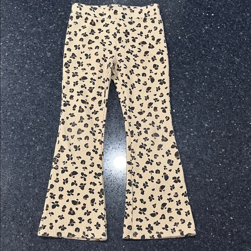 Adorable Hello Kitty Kids Set- Cream and Black - Picture 6 of 8